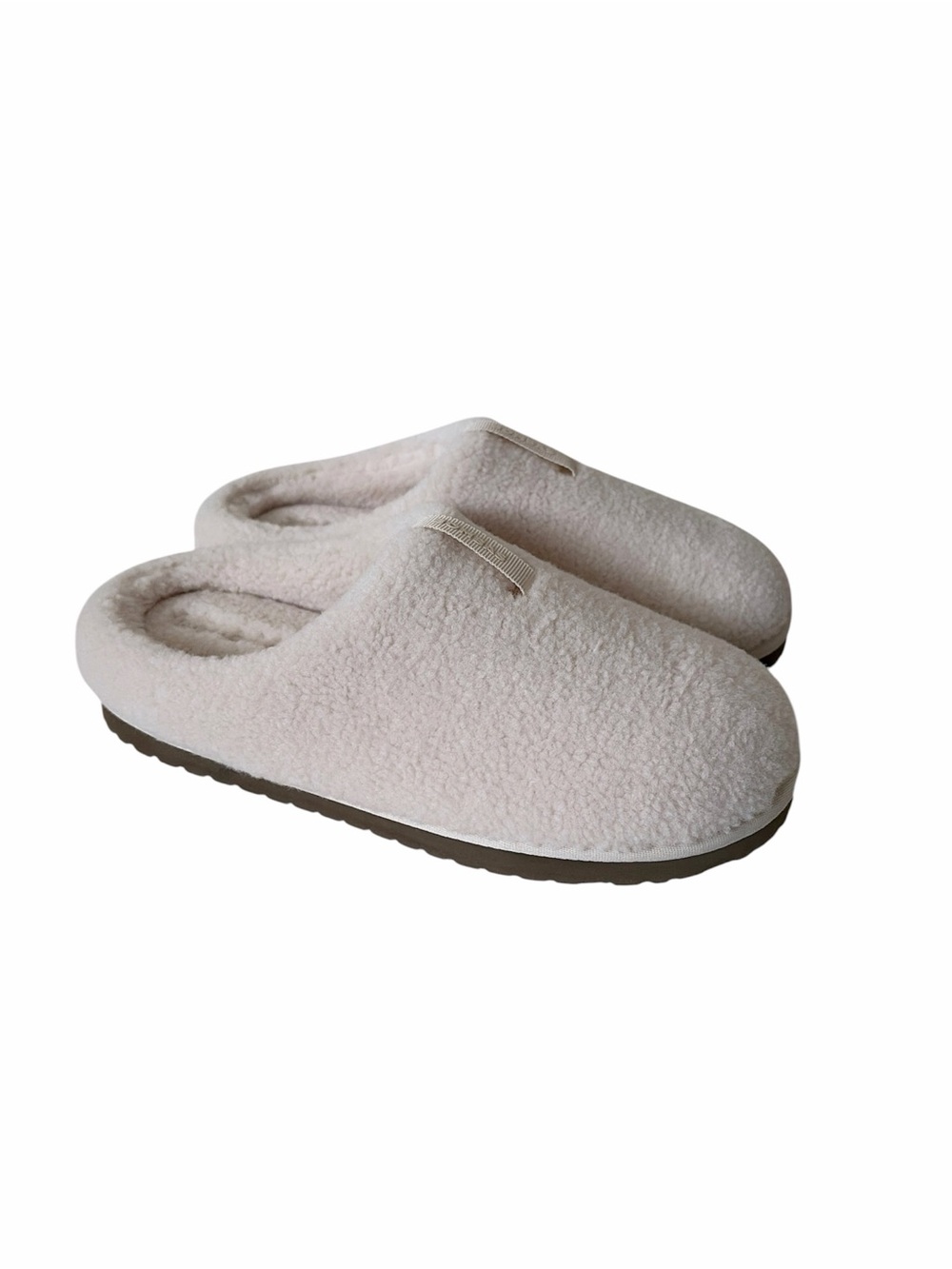 NEW Bombay’s cream Sherpa fleece slippers size 7